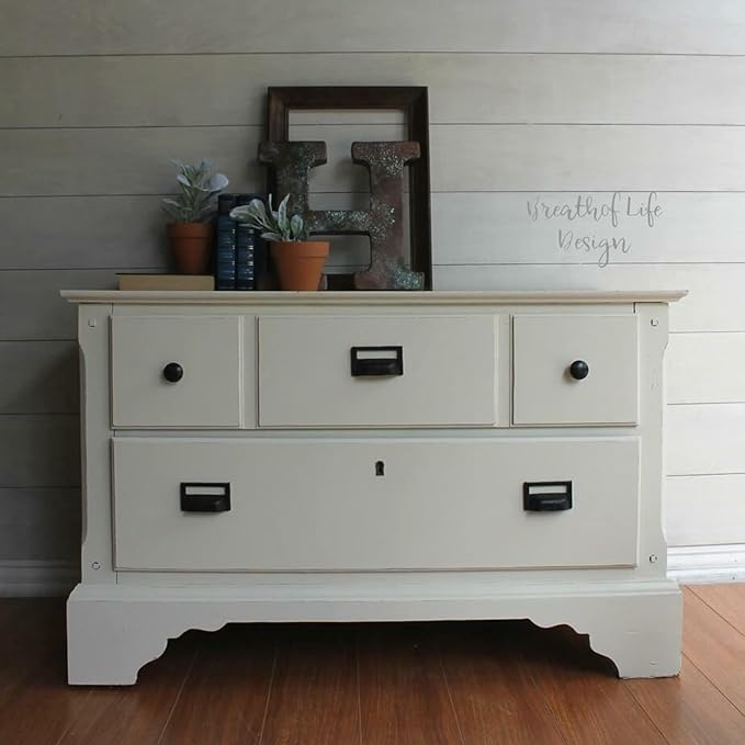 Dixie Belle Paint Company Chalk Finish Furniture Paint - Buttercream (32oz) - Matte Creamy White Chic Chalk Mineral DIY Furniture Paint