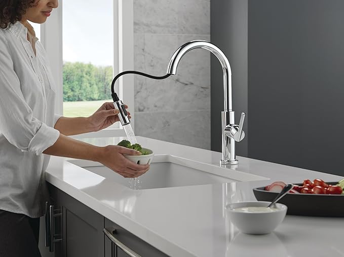 Delta Nicoli Chrome Kitchen Faucet with Pull Down Sprayer, Modern Single Hole Kitchen Sink Faucet, Single Handle, Chrome 19867LF