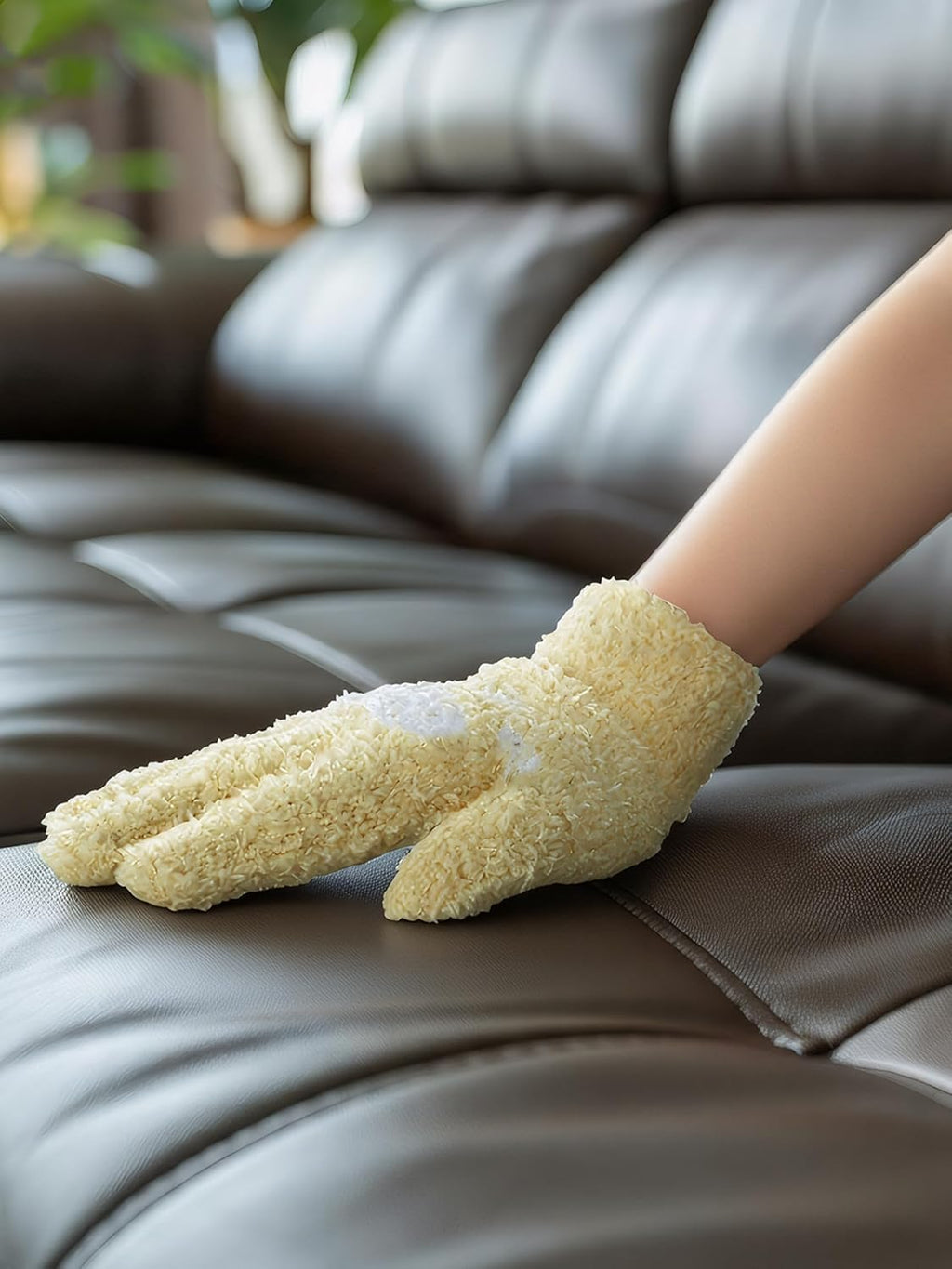 Patelai 3 Pairs Microfiber Plant Dusting Gloves Leaf Cleaning Gloves for Indoor Plants, Blinds, Furniture, House(Green, Pink, Grass Green,Medium)