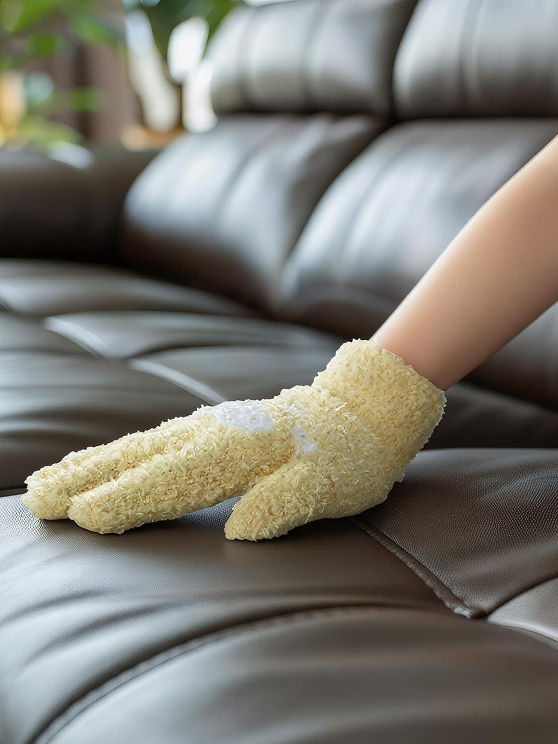 Patelai 3 Pairs Microfiber Plant Dusting Gloves Leaf Cleaning Gloves for Indoor Plants, Blinds, Furniture, House(Green, Pink, Grass Green,Medium)