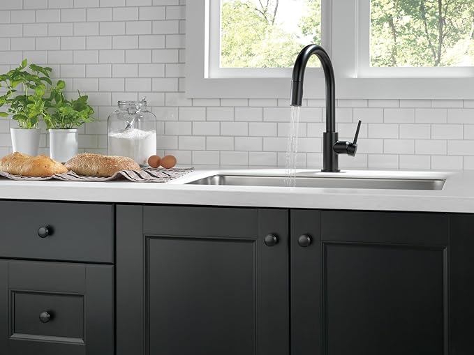 Delta Trinsic Matte Black Kitchen Faucet with Pull Down Sprayer, Modern Single Hole Kitchen Sink Faucet, Single Handle, Matte Black 9159-BL-DST