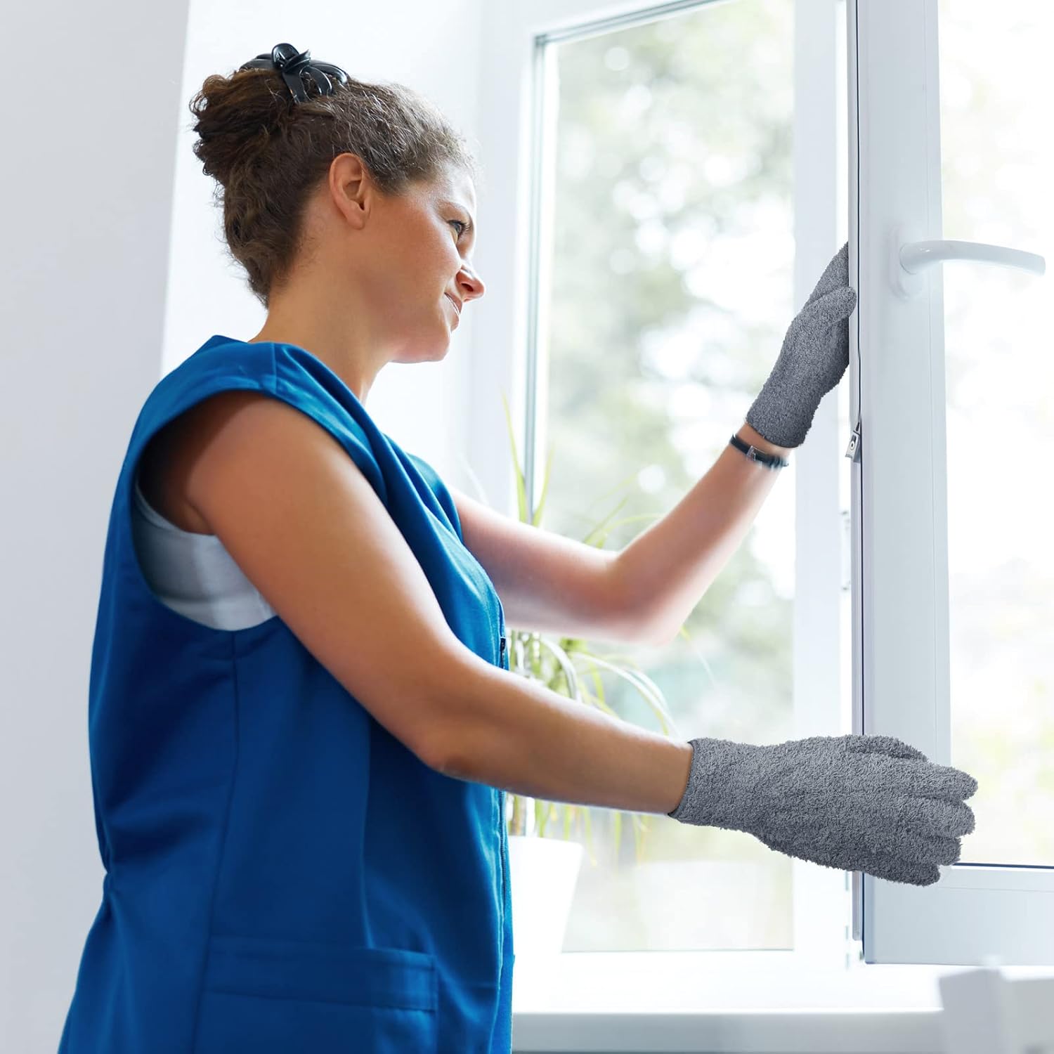 Patelai 3 Pairs Microfiber Plant Dusting Gloves Leaf Cleaning Gloves for Indoor Plants, Blinds, Furniture, House(Small,Black, White, Gray)