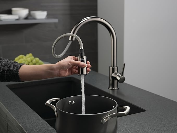 Delta Trinsic Black Stainless Kitchen Faucet with Pull Down Sprayer, Modern Single Hole Kitchen Sink Faucet, Single Handle, Black Stainless 9159-KS-DST
