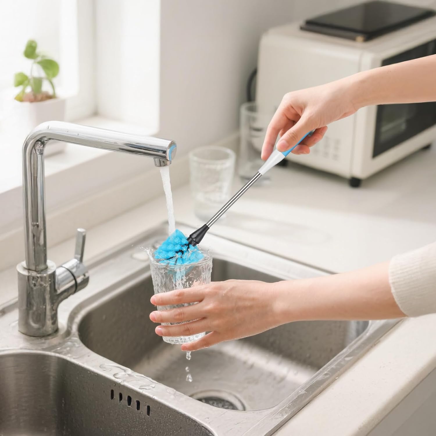 2-in-1 Water Bottle Brush, 14.5-inch Long-Handled Cleaning Brush, Kitchen Scrubber, Lid Cleaner, Suitable for Water Bottles, Cups, Glasses, Baby Bottles, Blue