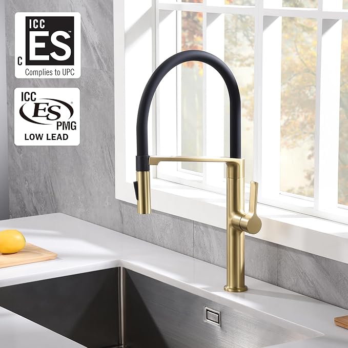 SUMERAIN Lead-Free Kitchen Faucet with Pull-Down Sprayer, Brushed Gold Kitchen Sink Faucet Single Hole Single Handle, Deck Mounted