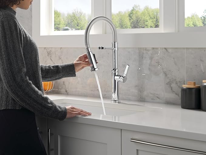 Delta Rhett Pro Style Commercial Kitchen Faucet with Pull Down Sprayer, Chrome Single Hole Kitchen Sink Faucet, Single Handle, Chrome 18829-DST