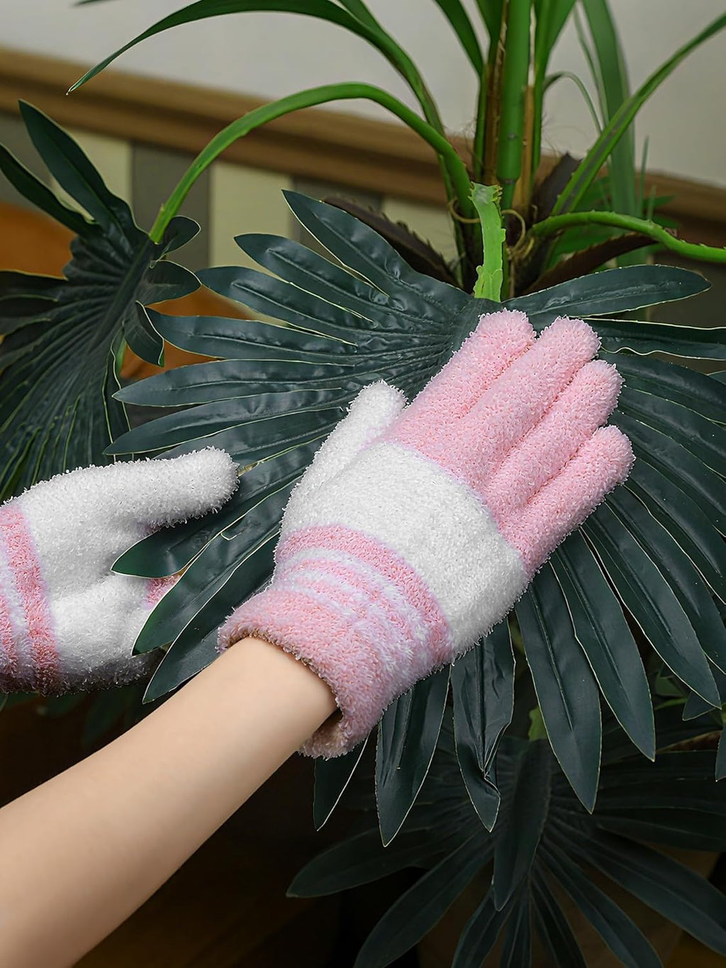 Patelai 3 Pairs Microfiber Plant Dusting Gloves Leaf Cleaning Gloves for Indoor Plants, Blinds, Furniture, House(Medium,White, Pink, Yellow, Rose Red)