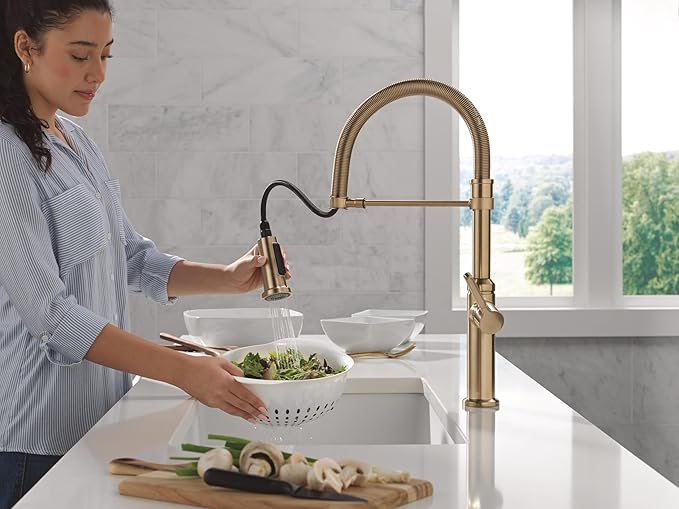 Delta Rhett Pro Style Commercial Kitchen Faucet with Pull Down Sprayer, Single Hole Brushed Gold Kitchen Sink Faucet, Single Handle, Champagne Bronze 18829-CZ-DST
