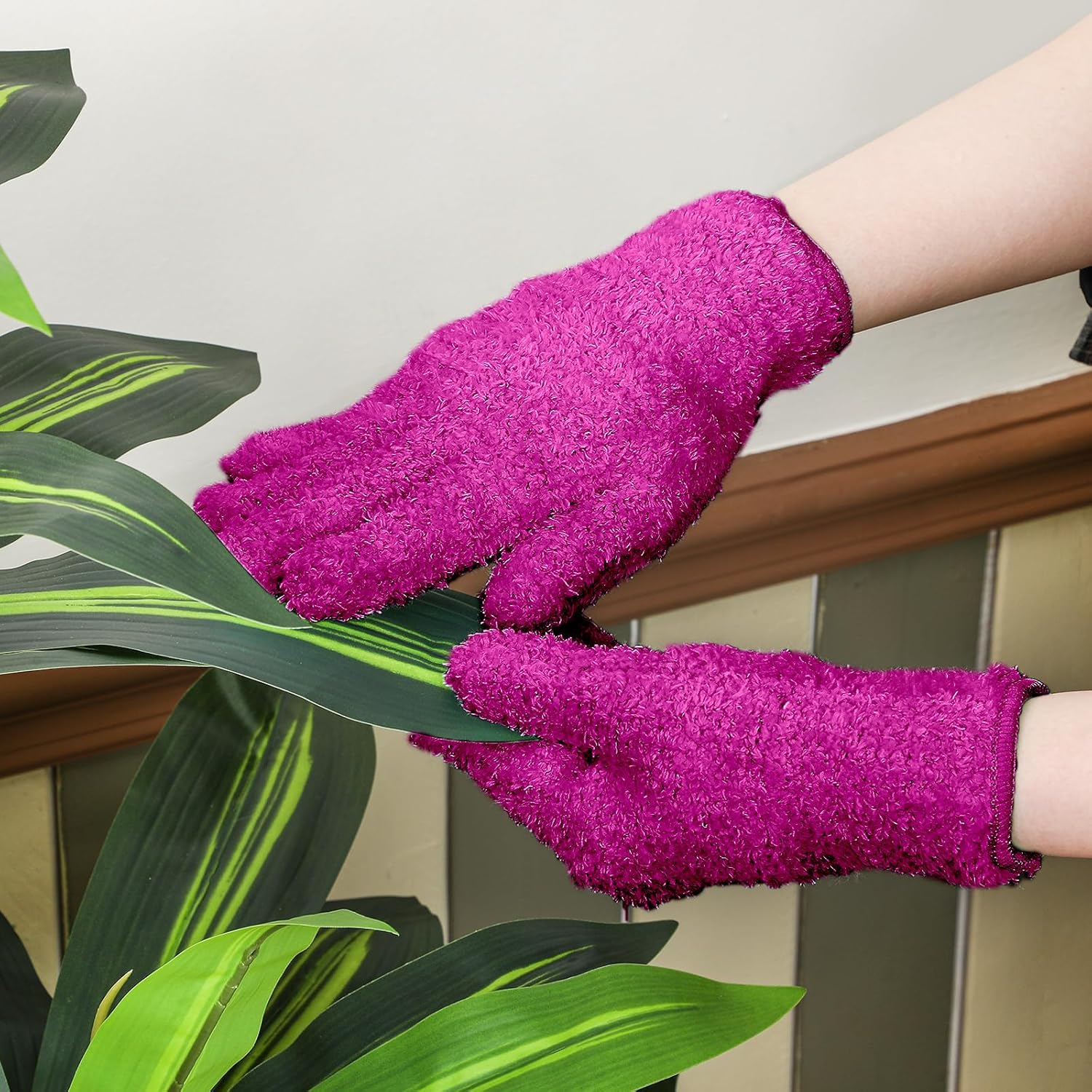 Patelai 3 Pairs Microfiber Plant Dusting Gloves Leaf Cleaning Gloves for Indoor Plants, Blinds, Furniture, House (Small,Purple, Rose Red, Black)