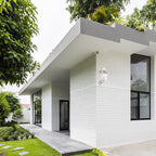 GRUENLICH Outdoor Wall Lantern, Wall Sconce as Porch Lighting Fixture with E26 Medium Base, Aluminum Housing Plus Glass, Water-Proof, Bulb Not Included, White Finish, 1 Pack