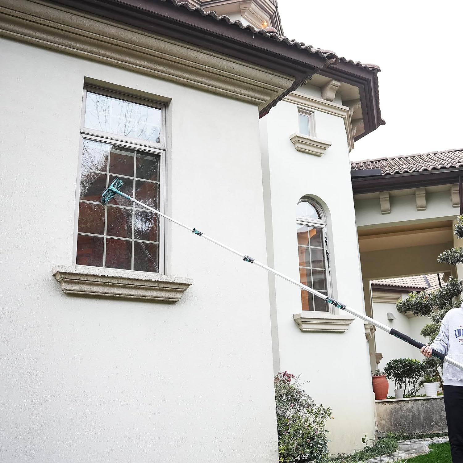 36 Feet High Reach Window Squeegee with 7-30 Ft Extension Pole, Window Cleaner Tool with 5-Stage Telescoping Pole, Window Cleaning Kit with Rotatable Head (2 Squeegee & 2 Microfibre Cloths)