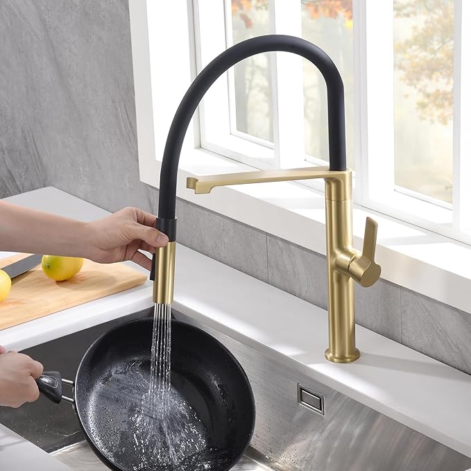 SUMERAIN Lead-Free Kitchen Faucet with Pull-Down Sprayer, Brushed Gold Kitchen Sink Faucet Single Hole Single Handle, Deck Mounted