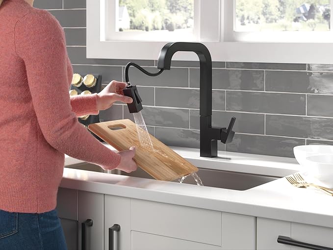 Delta Junction Matte Black Kitchen Faucet with Pull Down Sprayer, Modern Single Hole Kitchen Sink Faucet, Single Handle, Matte Black 19825LF-BL
